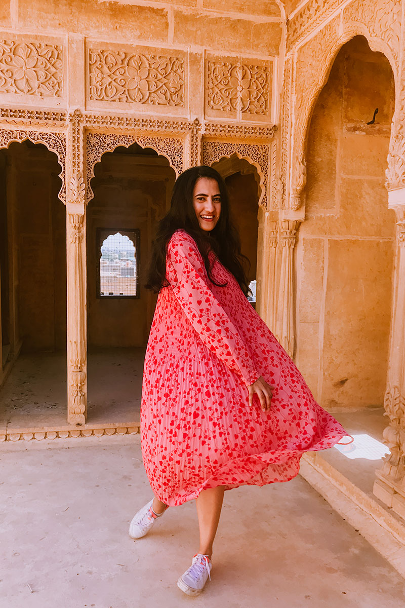 wearing h&M pink pleated summer dress, travel outfit 12 SUMMER CASUAL DRESSES TO WEAR