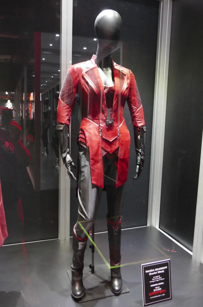 Hollywood Movie Costumes and Props Scarlet Witch and Vision costumes