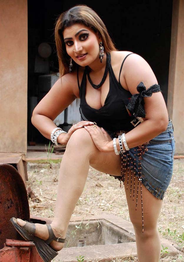 Mallu Actress Babilona Hot Stills Showbizz