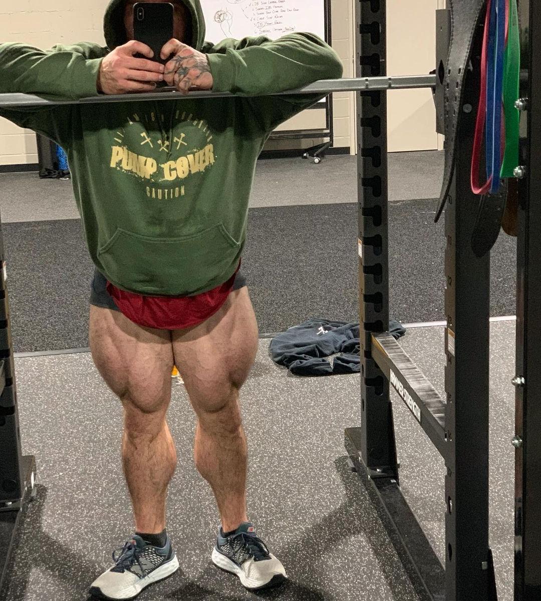 strong-sexy-male-legs-seth-feroce-hunky-bodybuilders-gym-daddy-hugest-thighs-selfie
