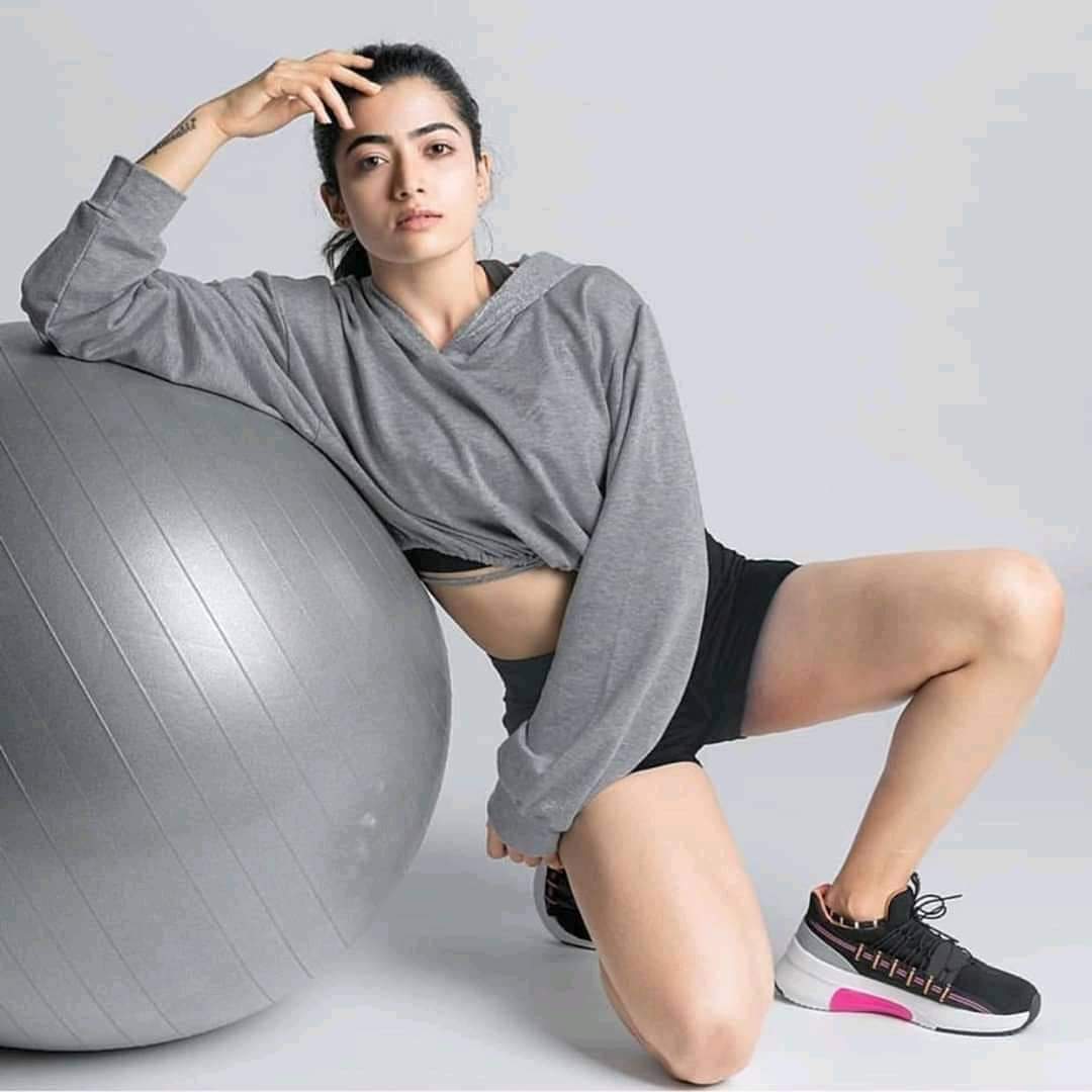 Rashmika HD wallpapers