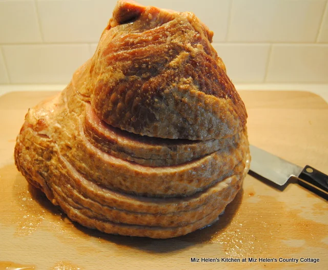 Slow Cooker Spiral Ham With Pineapple