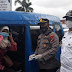Polsek Padang Selatan Bersama Camat dan Danramil O3 Bagi Masker Kepada Masyarakat di Alang Lawas