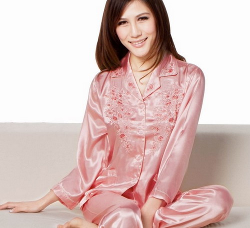 actress fashion: The Stylish And Cute Long Sleeve Pajamas Design