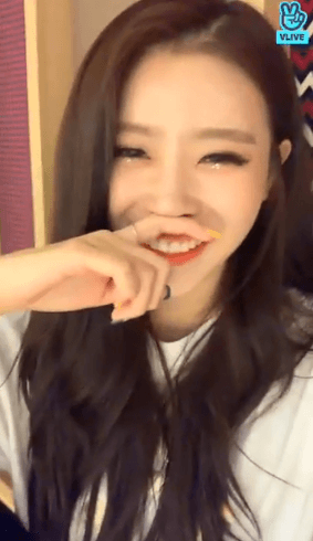 러블리즈 청순 이미주 V앱움짤