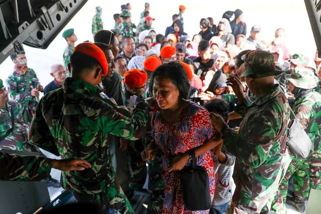 Người Indonesia tuyệt vọng sau thảm họa