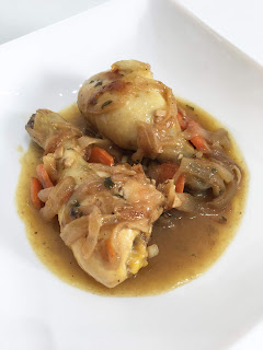 Chicken in sauce with onion and carrots