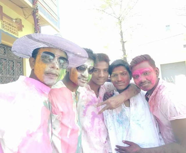 आज बेतियावासियों ने जमकर मनाई होली, देखे कुछ तस्वीरें.. 11