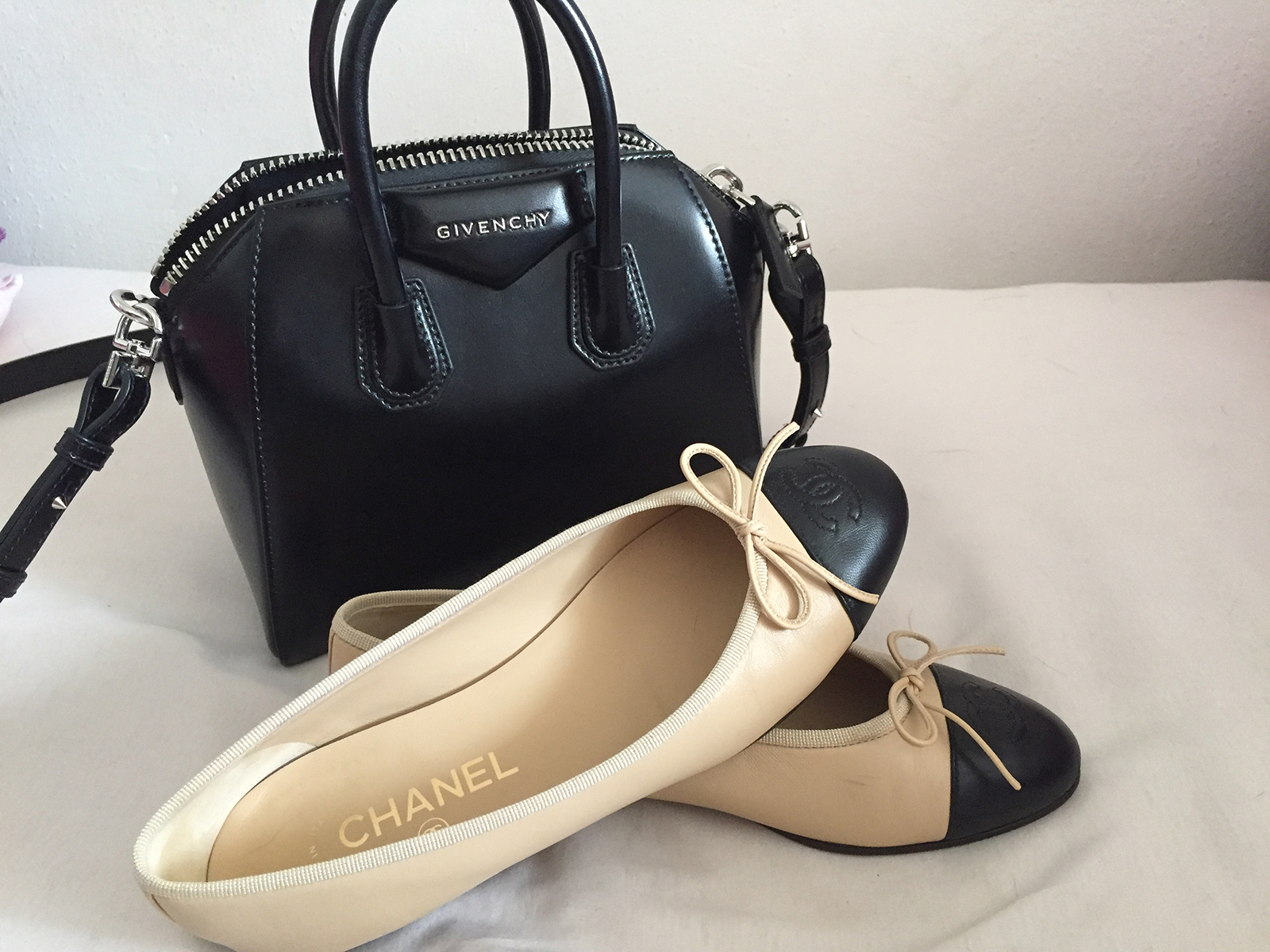 Vestiaire Collective: Buy & sell designer second-hand fashion.  Louis vuitton  laptop bag, Canvas laptop bag, Accessories bags shoes