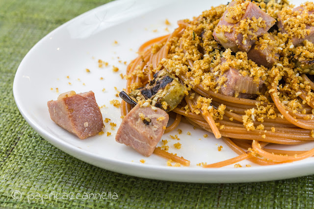 spaghetti, tonno fresco e melanzane grigliate