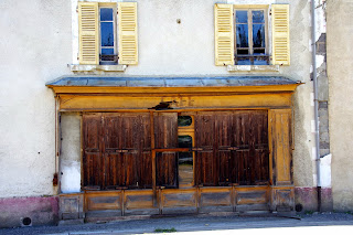 Photo de belles portes et fenêtres d'Auvergne