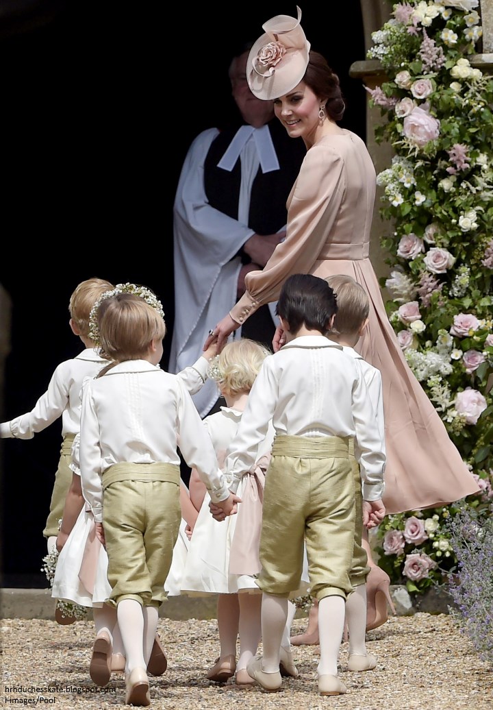 Duchess Kate: A Kiss for Prince Louis: Adorable Portraits of Louis ...
