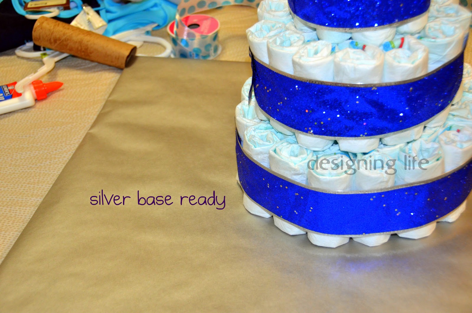 designing life A Perfect Baby Shower with a Diaper Cake