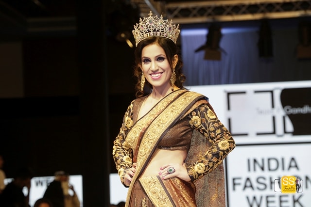 The gorgeous Mrs. Earth 2016 Priyanka Khurana Goyal walks the ramp at India Fashion Week Dubai The gorgeous Mrs. Earth 2016 Priyanka Khurana Goyal walks the ramp at India Fashion Week Dubai