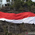  Suku Dayak Iban Bentangkan Bendera Merah Putih Sepanjang 168 Meter 