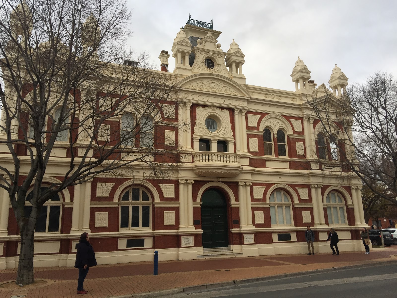 Aerohaveno Art in Albury MAMA Knows Best