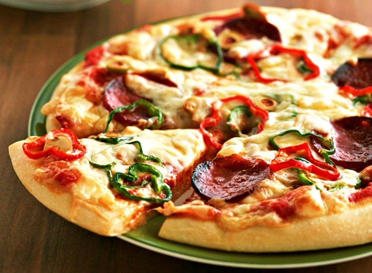 Pizza bir İtalyan yemeği olarak bilinse de bulanlar İtalyanlar değil Yunanlılar'dır.