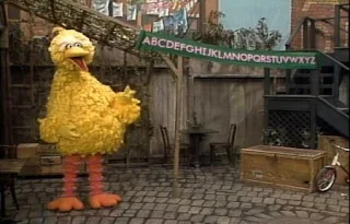 Big Bird sings ABC DEF GHI. Sesame Street Best of Friends