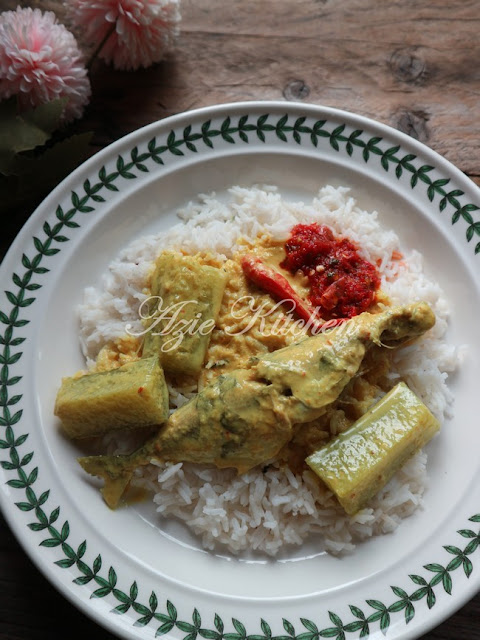 Gulai Kuning Ikan dan Sambal Nasi Berlauk Kelantan