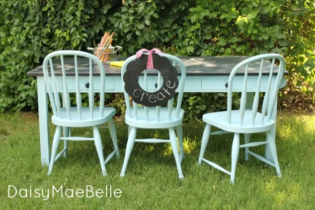 Children's aqua table and chairs makeover with chalkboard wreath by Daisy Mae Belle featured on I Love That Junk