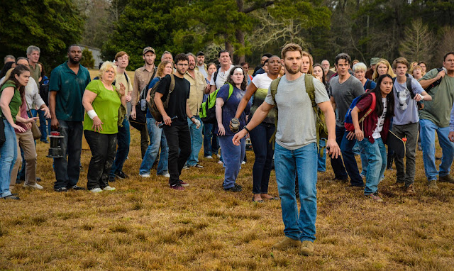 Serie Under the Dome 2 Basada en el libro de Stephen King y producida por Steven Spielberg, regresa la serie que puso a prueba a un pueblo. Los habitantes de Chester’s Mill encuentran una posible salida de la misteriosa cúpula que los separa del mundo, mientras los peligros siguen acechando. ¿Podrán salvarse esta vez? Con Marge Helbgenberger (CSI: Crime Scene Investigation) como actriz invitada.