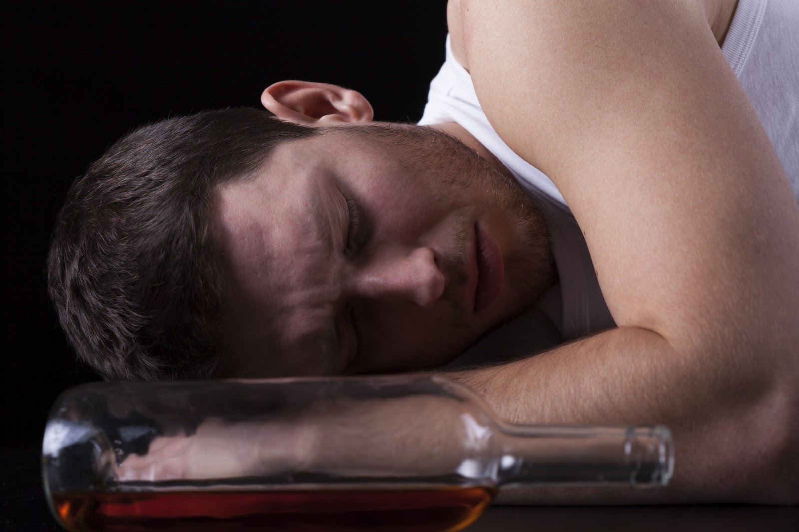 тоскливый запой. синдром сонного опьянения. алкоголь пьянство. патологическое опьянение. патологическое алкогольное опьянение.
