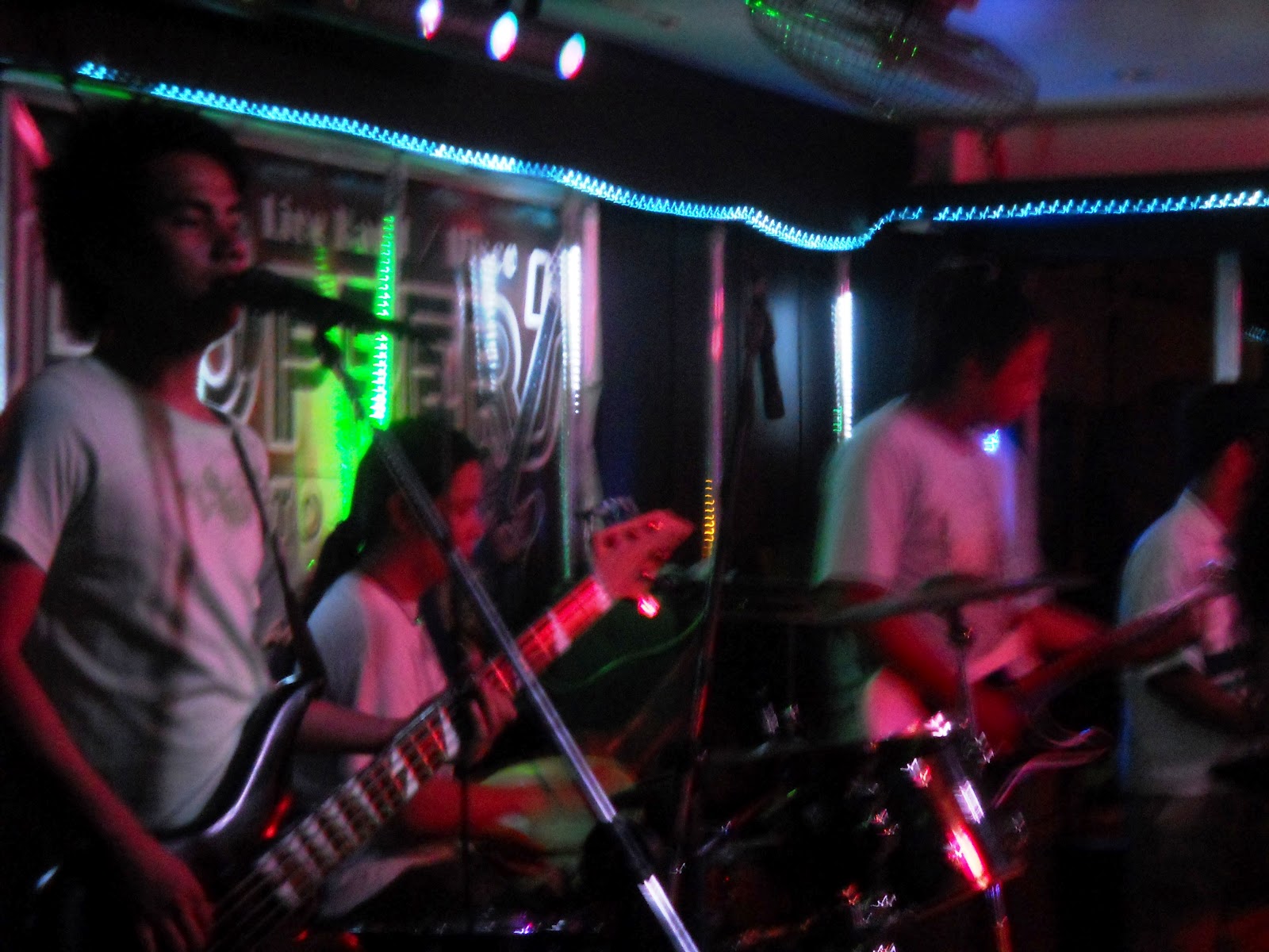 Local Pangasinan Band ‘Leech’ at Hoppers Bar