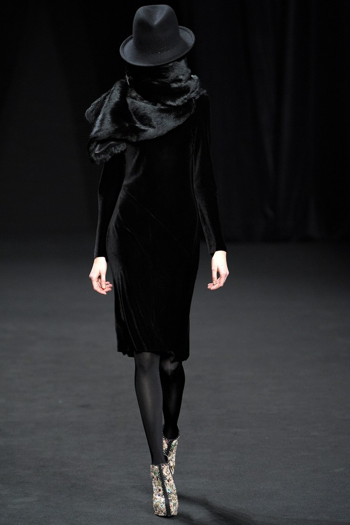 тайра бэнкс в черном.