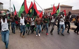 Kalli Bidiyon ‘Yan Kungiyar IPOB Suna Yin Zanga-zanga Kan Kama Nnamdi Kanu A Jihar Ribas, Kalli Bidiyon ‘Yan Kungiyar IPOB Suna Yin Zanga-zanga Kan Kama Nnamdi Kanu A Jihar Ribas,