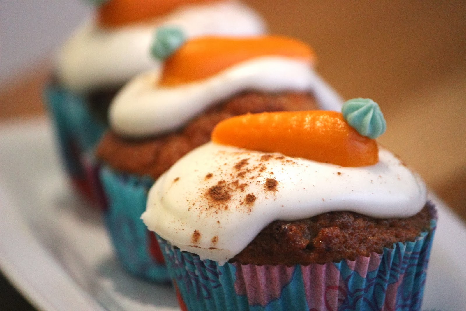 Tina Frisch: Karotten-Cupcakes mit Creamcheese-Topping