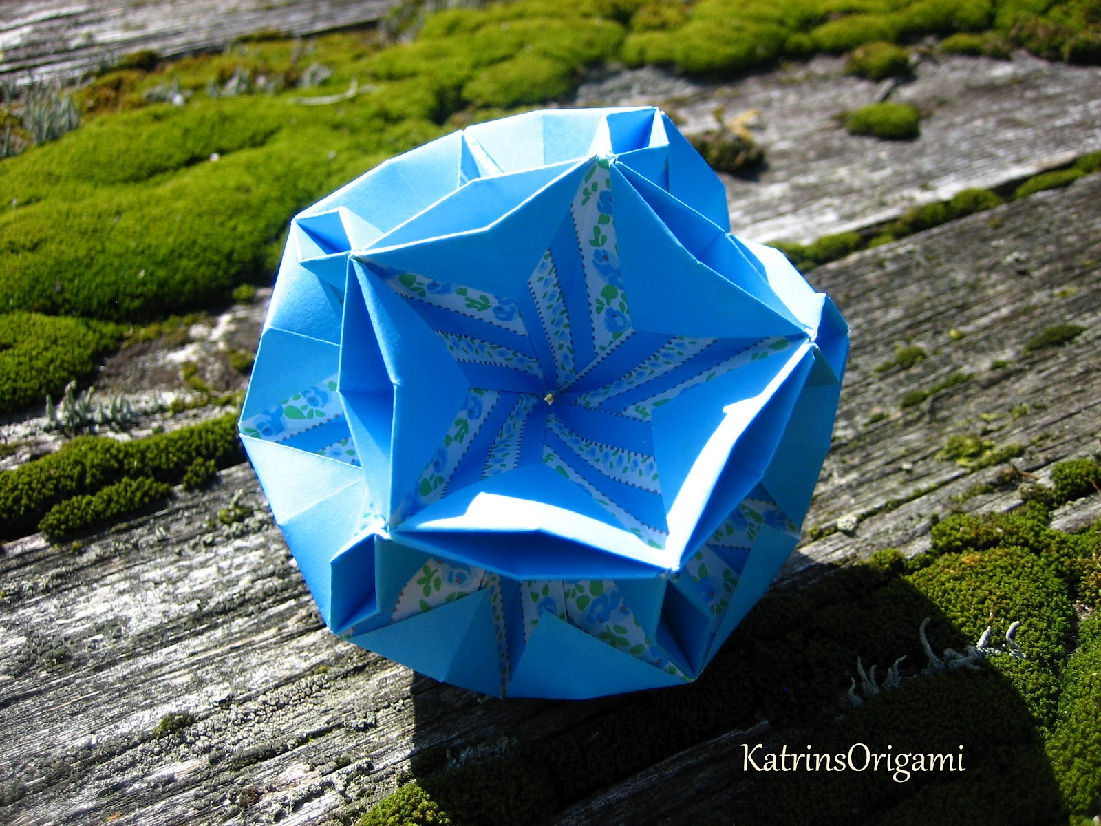 Origami die Kunst des Papierfaltens: Robusta Kusudama