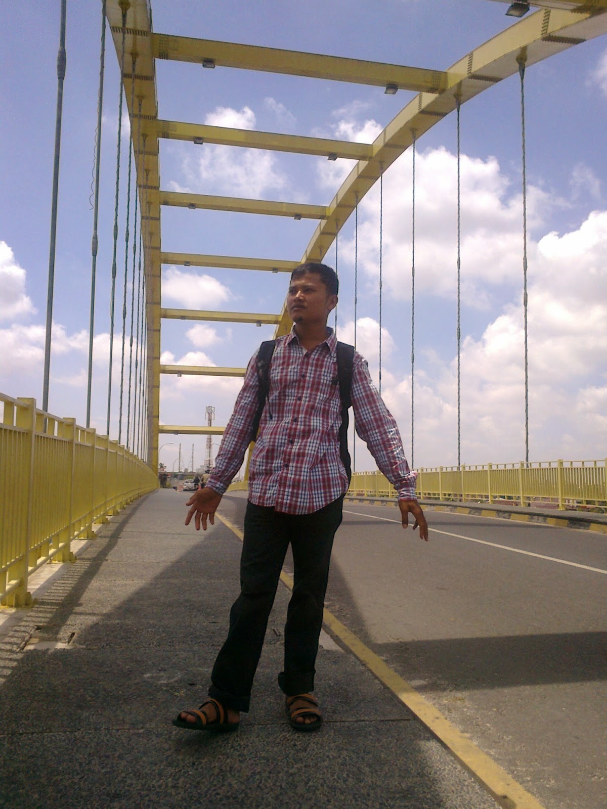 PUISI JEMBATAN (Kesenjangan Hidup Antara Manusia) KARYA