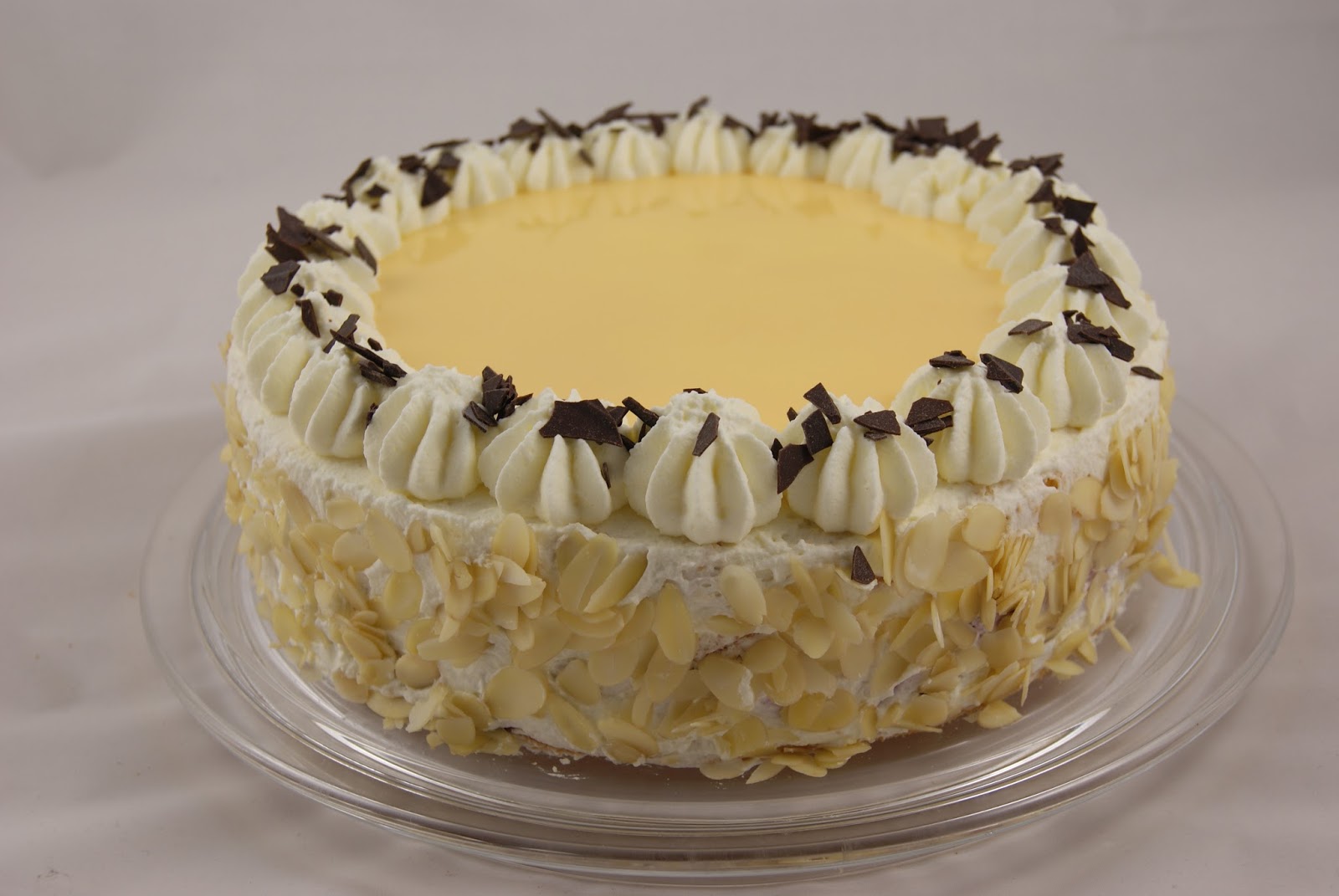 biscuit and buttercream: Brombeer-Eierlikör-Torte
