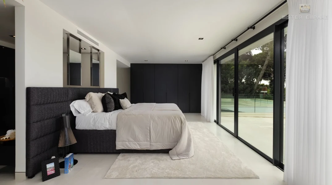 38 Interior Design Photos vs. € 3,500,000 Modern Cabopino Villa Marbella Tour