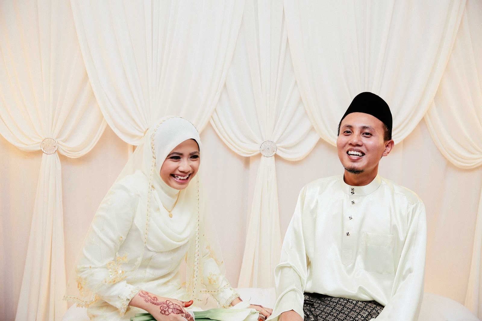pakaian akad nikah sederhana 