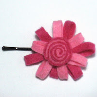 Horquilla fieltro en rosas. VENDIDA