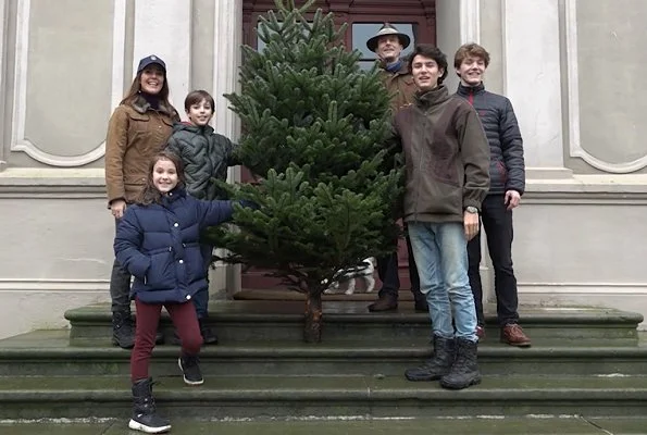 Princess Marie wore  a fur trim utility jacket from Barbour. Princess Athena wore a navy blue puffer piping jacket from Zara