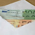  Καθαρίστρια βρήκε φάκελο με 1800 ευρώ και τα παρέδωσε 