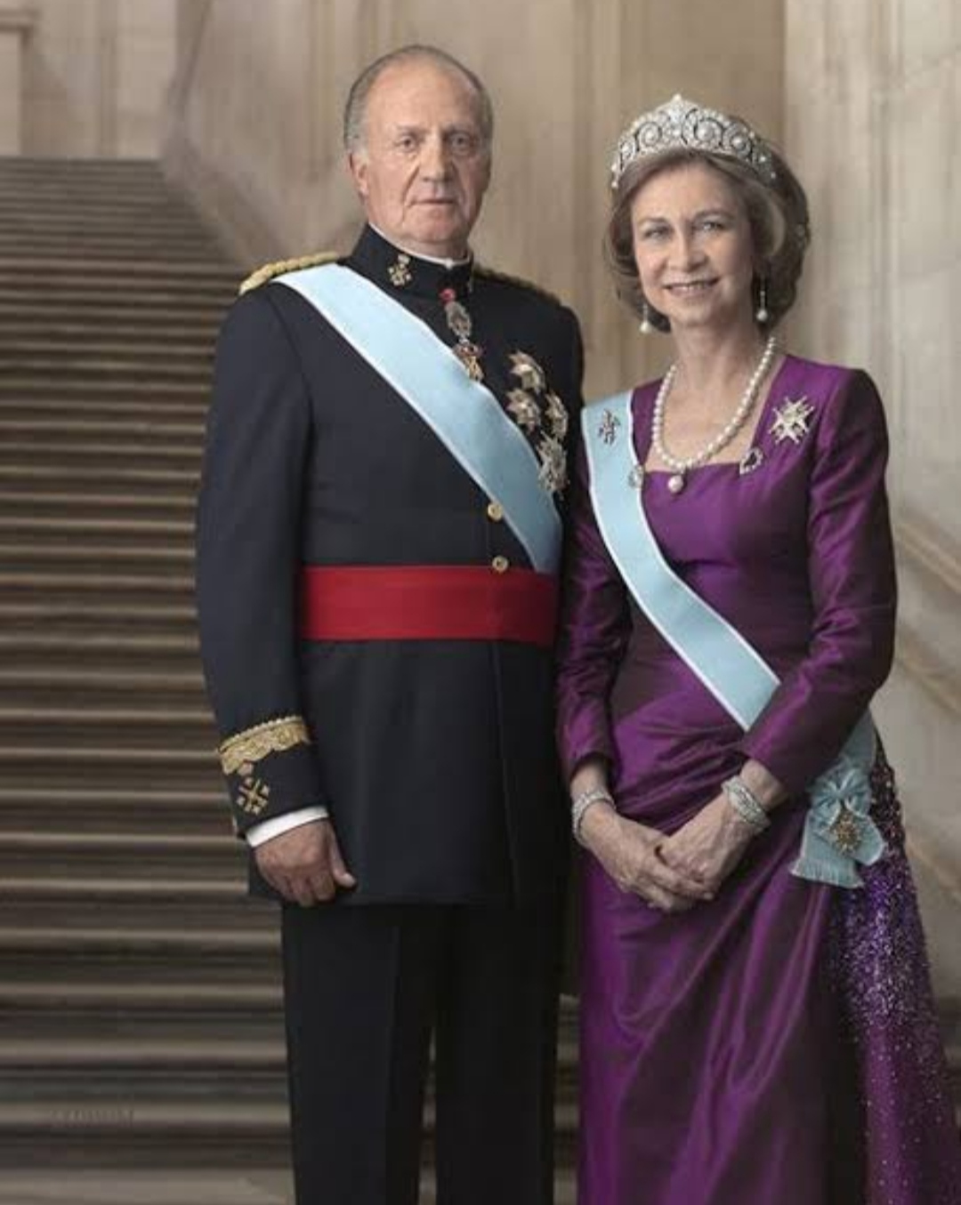 тронная речь королевы великобритании. великобритании. королева елизавета 2 в короне. королевство норвегия королевская семья. елизавета ii - ‘конституционный монарх.