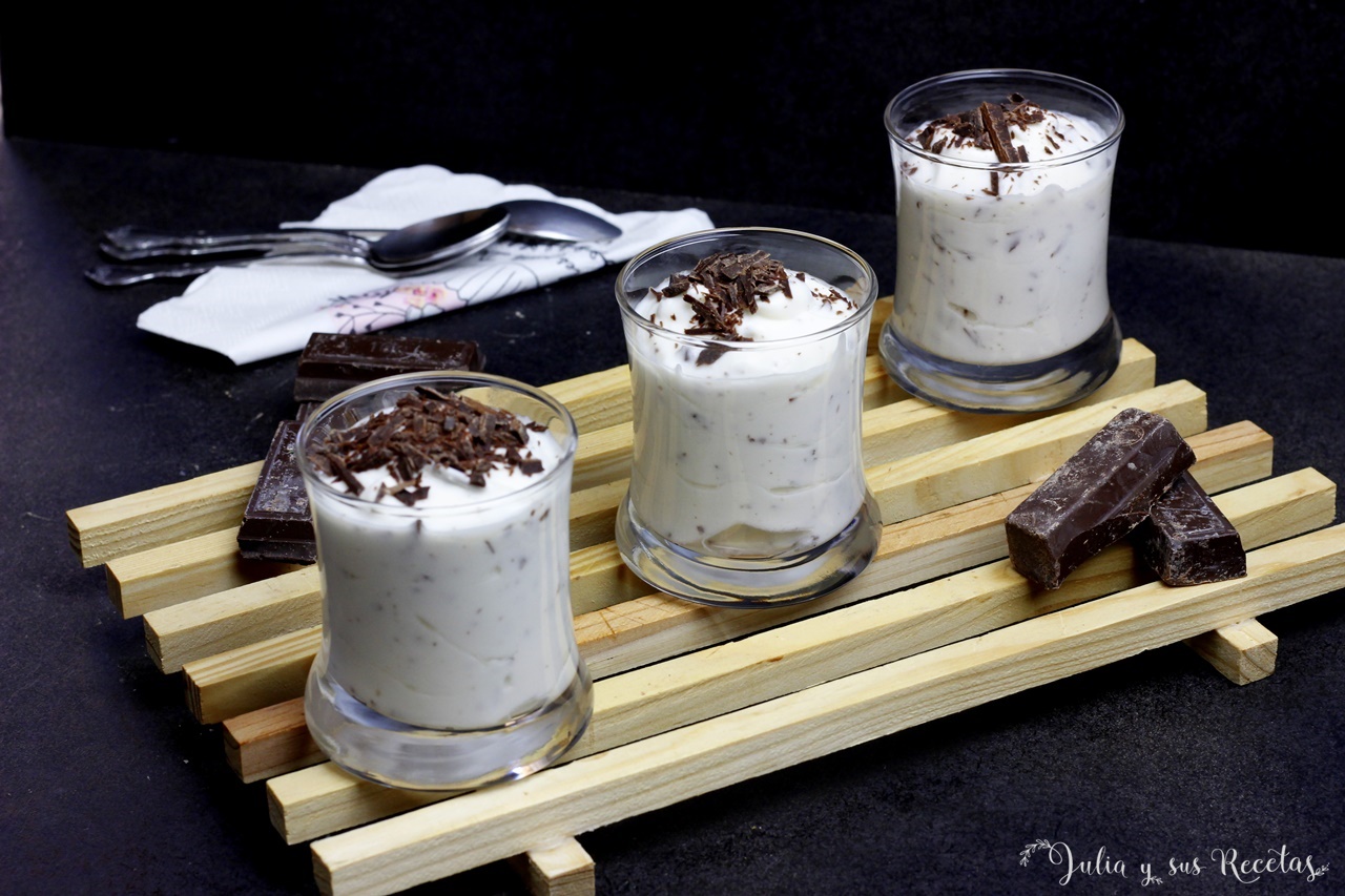 JULIA Y SUS RECETAS: Mousse de stracciatella rápida