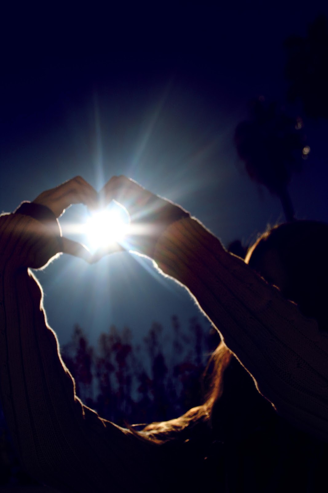 включи света любовь. красивое сердце. свет любви. свет любви. внутренний свет.