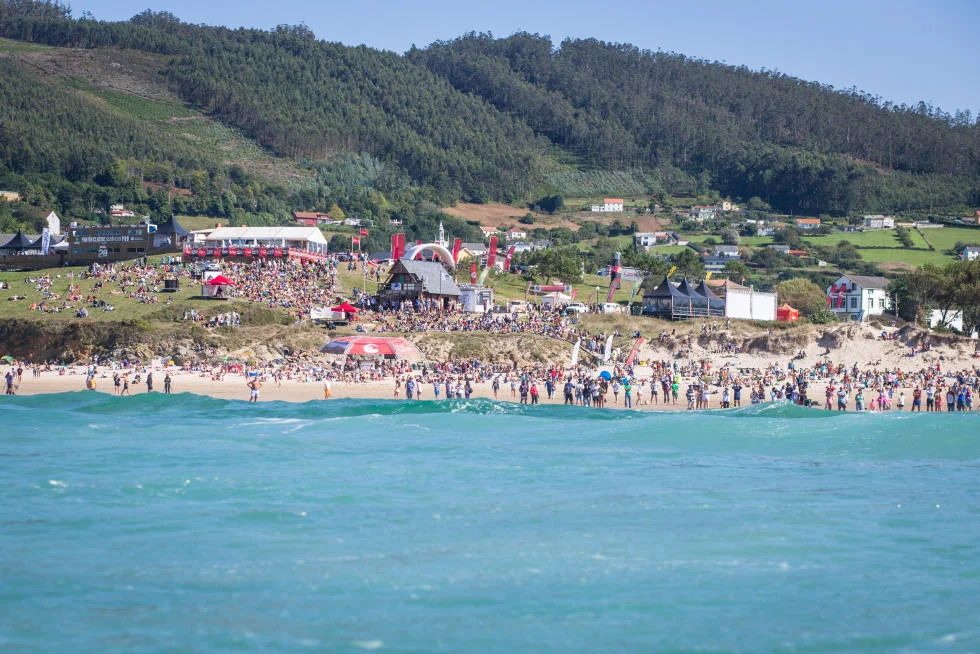 8 Public Pantin Classic Galicia Pro 2015 Foto WSL