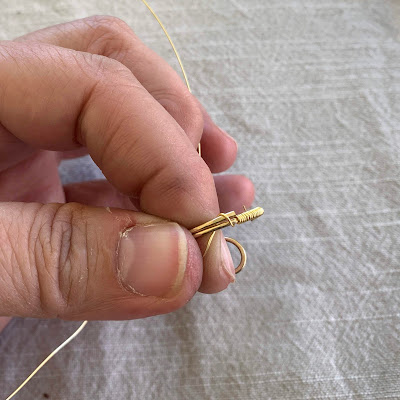 Lisa Yang Jewelry 的单圈波浪线环项目