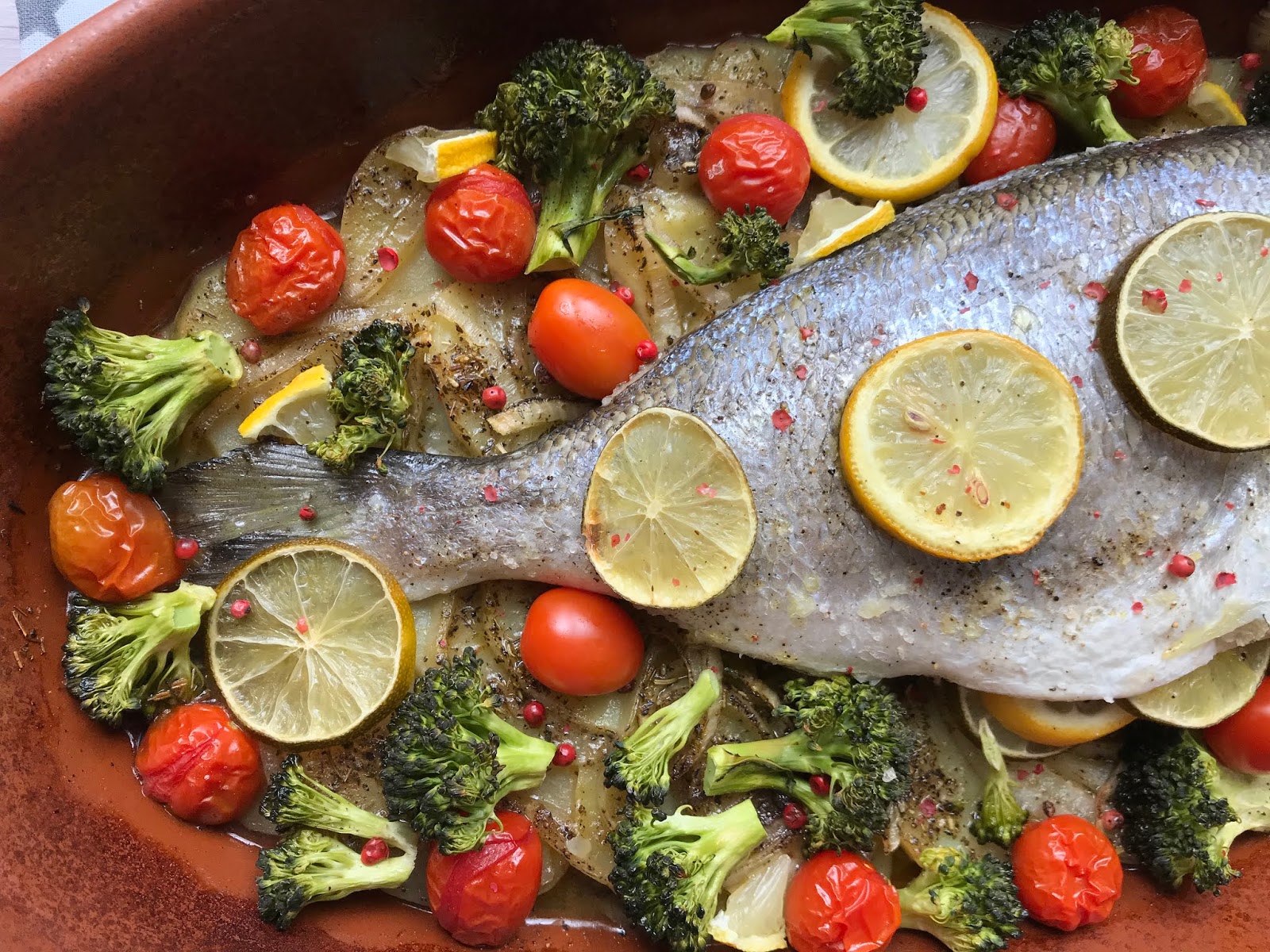 Dorada al horno con verduras (con vídeoreceta). Reto Alfabeto Salado