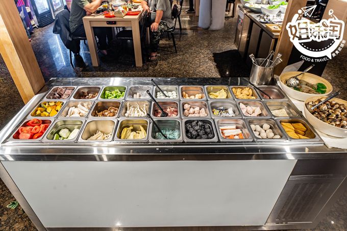 高雄市 左營區 高鐵 推薦 美食 火鍋 麻辣鍋 吃到飽 聚餐 肉肉屋 獨家 必吃 叻沙鍋