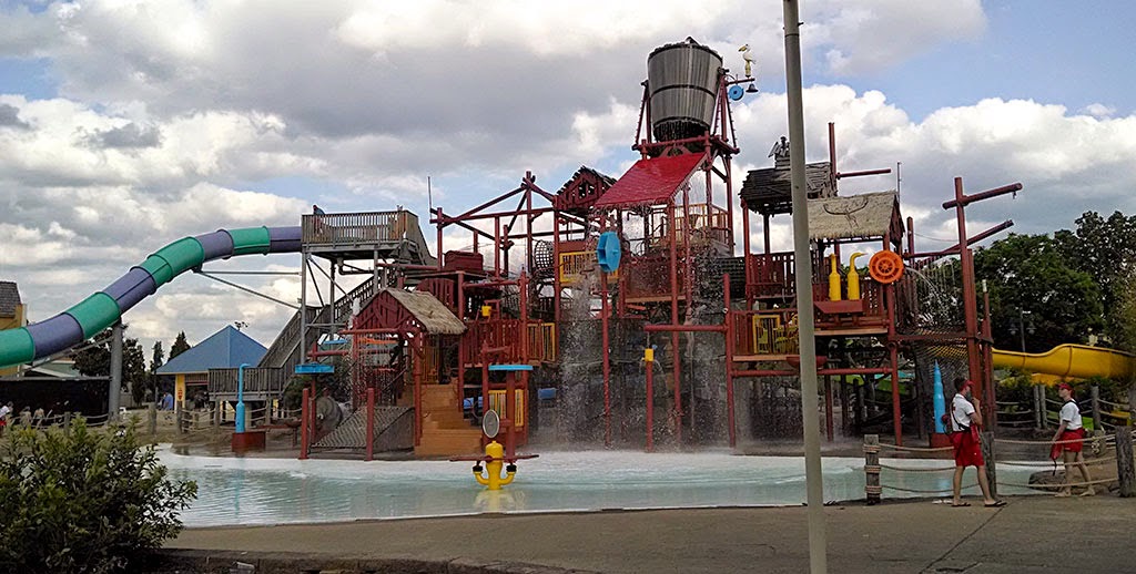 Poppular Photography Visit to Kentucky Kingdom and Hurricane Bay