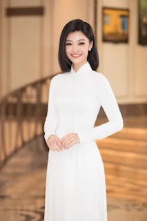 Tiểu Vy, Đỗ Mỹ Linh rạng rỡ tại họp báo Hoa hậu Việt Nam 2020