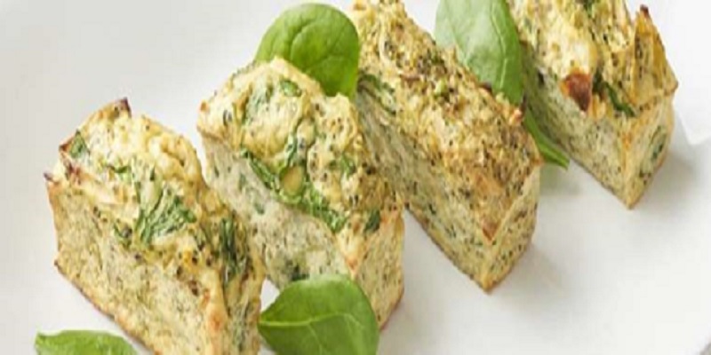 Budín de brócoli con ensalada