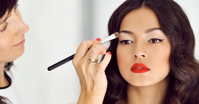 5 Makeup Hacks this New Year for a Brighter You