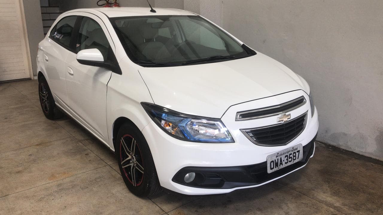 VENDO ONIX 2014 EM ESTADO DE ZERO KM Passando na HoraA informação